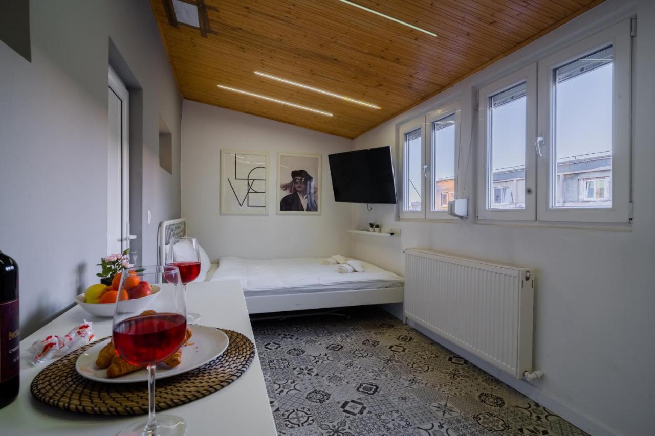 One Bedroom Flat In Bucharest'S Historic District Exterior foto